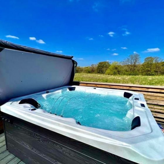 Retreat Bay XL 32A Twin Pump Hot Tub 6 Seater